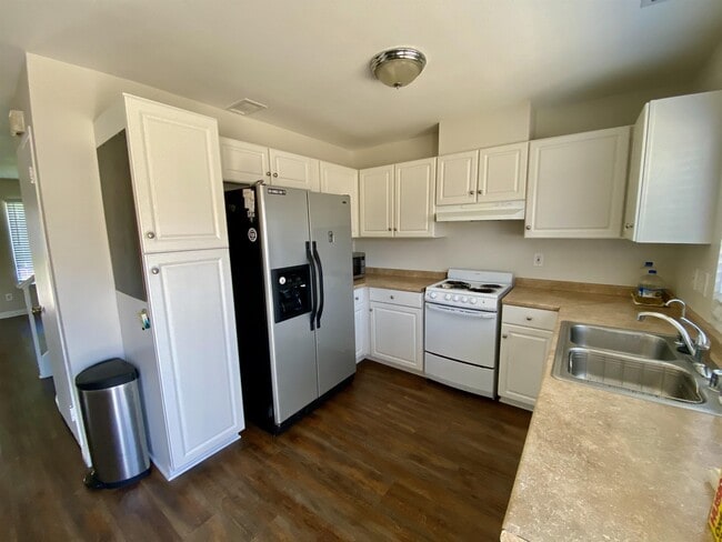 Building Photo - 311 Carriage Dr