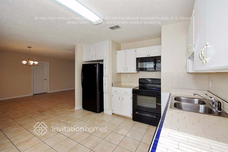 Building Photo - 1601 Stafford Rd