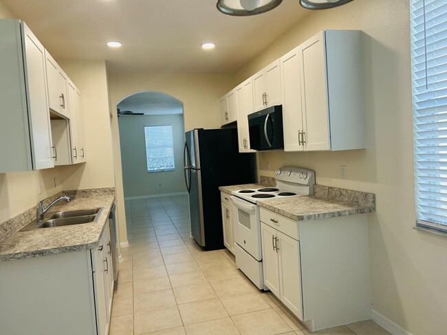 Building Photo - 2124 SE Eatonville Dr