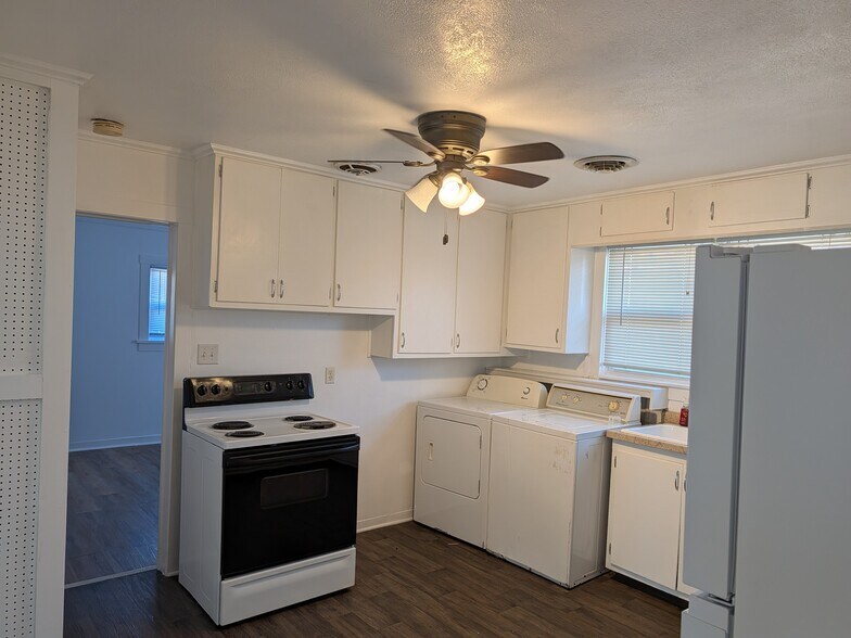 Building Photo - 1204 S 13th St