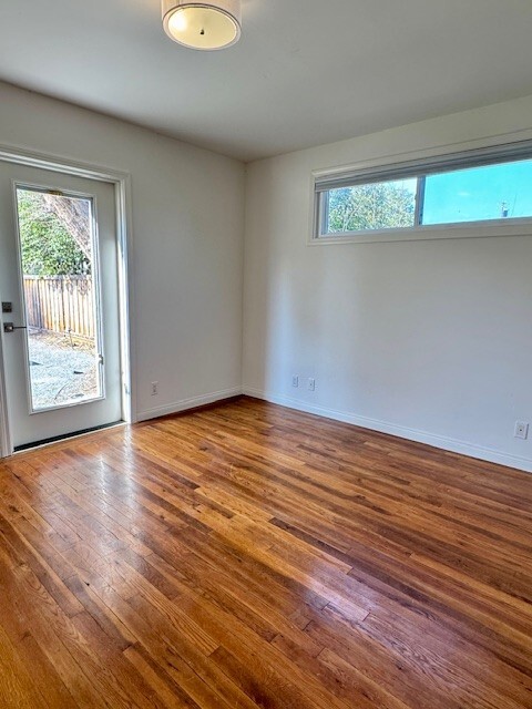 Building Photo - 1004 Esther Dr