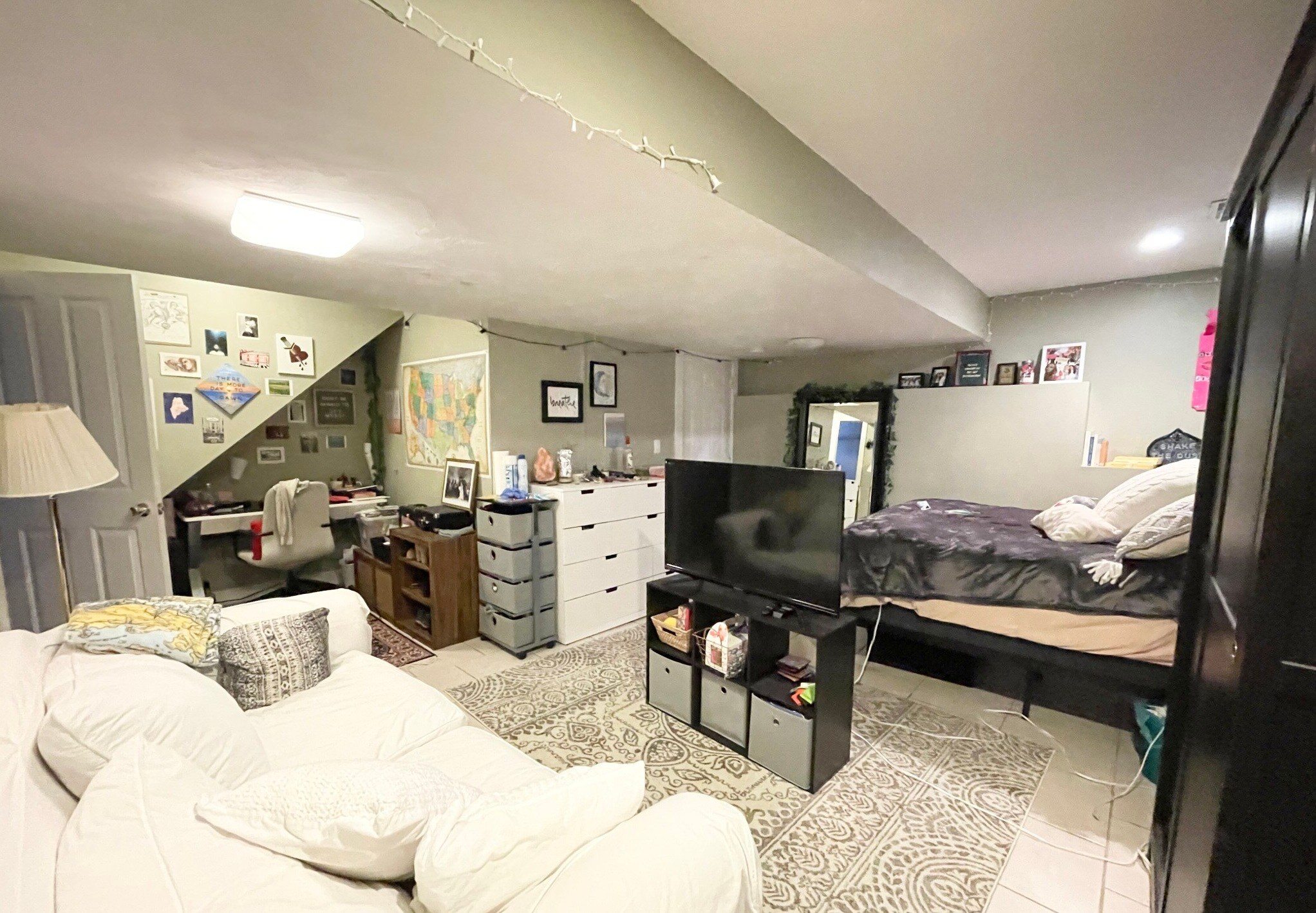 Building Photo - 17 Iroquois St