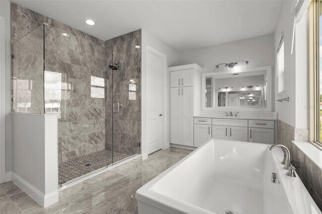 Building Photo - 10511 Royal Cypress Way