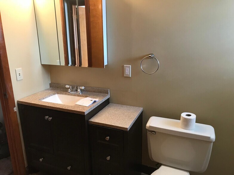 Building Photo - 1250 E 276th St