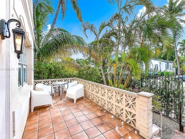 Building Photo - 1611 Michigan Ave