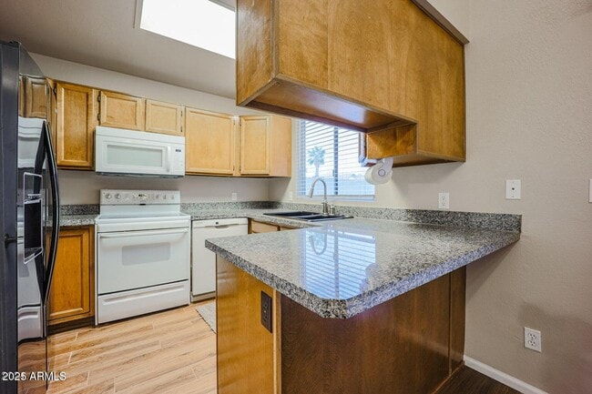 Building Photo - 1007 E Oraibi Dr