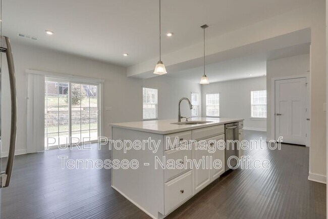 Building Photo - 2102 Morton Dr