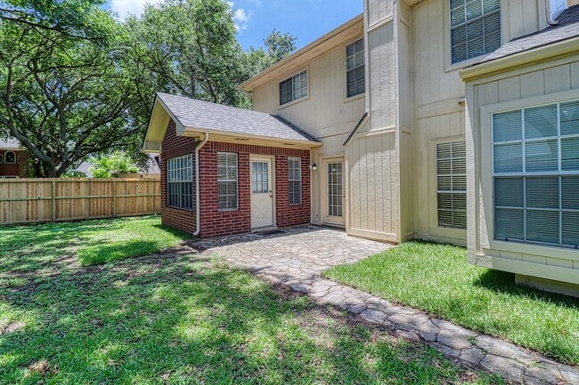 Building Photo - 427 Birch Hill Dr