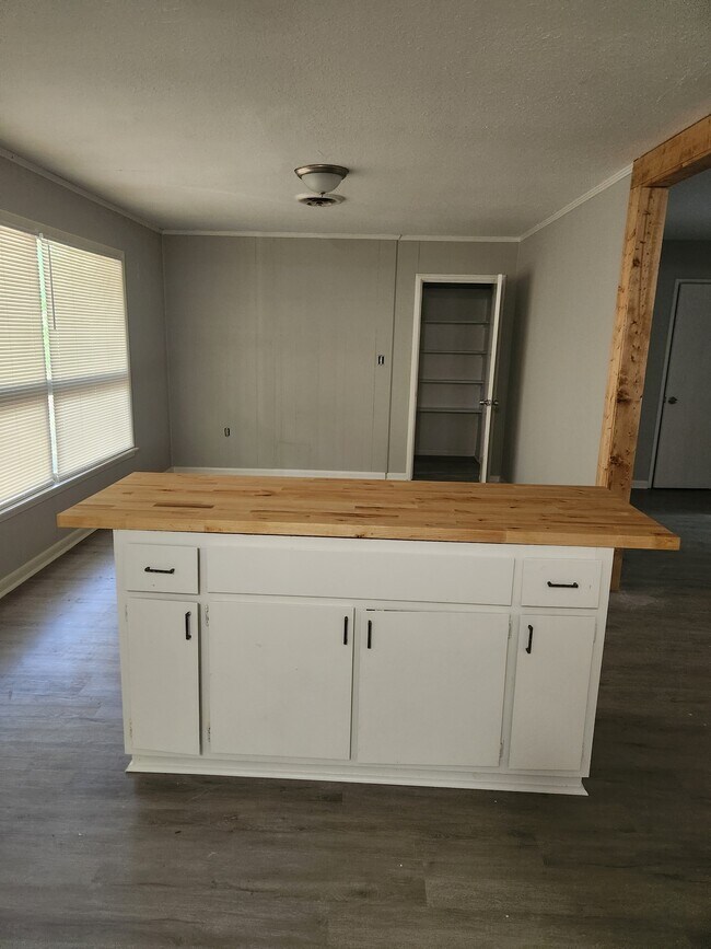 Building Photo - 203 Southbrook Dr