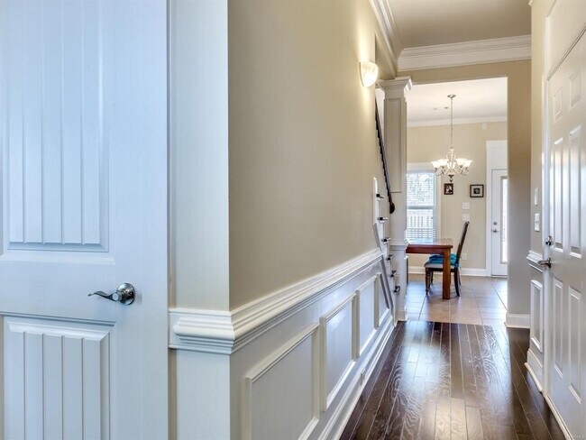 Building Photo - 300 Melison Dr