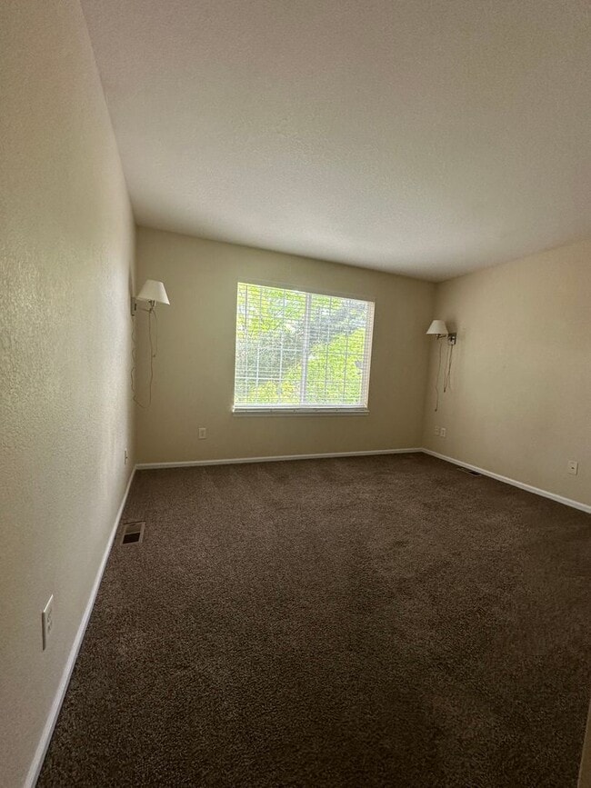 Building Photo - Beautiful 2BD/2.5BA Lafayette Home!
