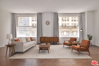 Building Photo - 215 W 7th St