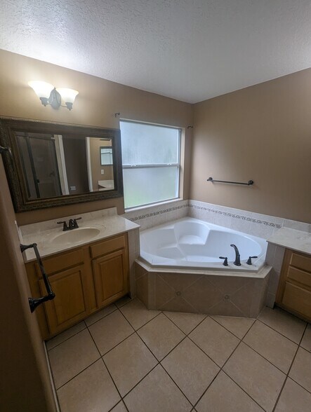 Building Photo - 14503 Kristenright LN