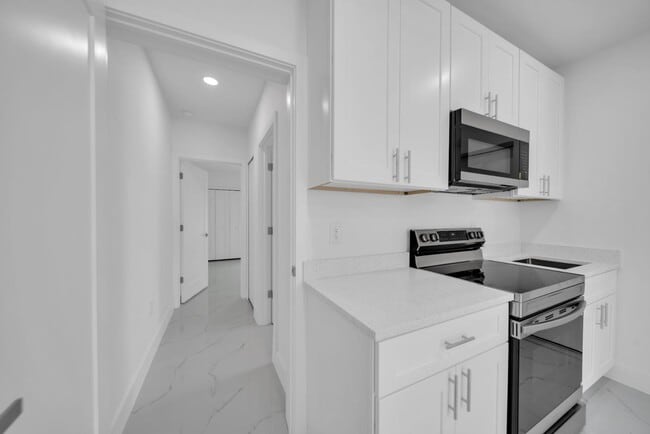 Building Photo - 2413 Quentin Ave S