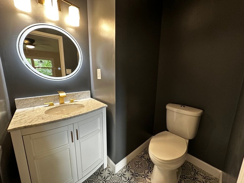 Building Photo - 10325 S Interlochen Dr