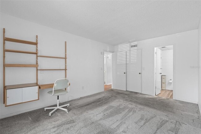 Building Photo - 209 NE Lincoln Cir N