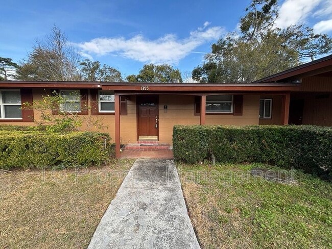 Building Photo - 1355 Lamanto Ave E