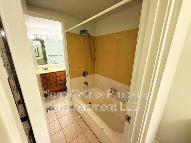 Building Photo - 9633 White Acre Rd