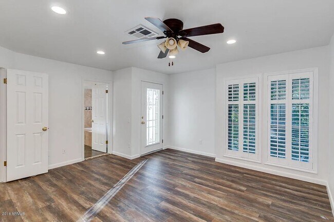 Building Photo - Renaissance Park Condo - Updated Penthouse...