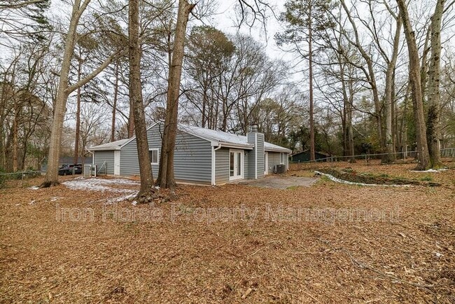 Building Photo - 137 Hight Dr