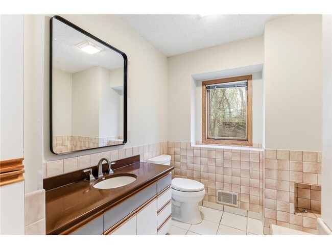 Building Photo - 5880 Christmas Lake Rd