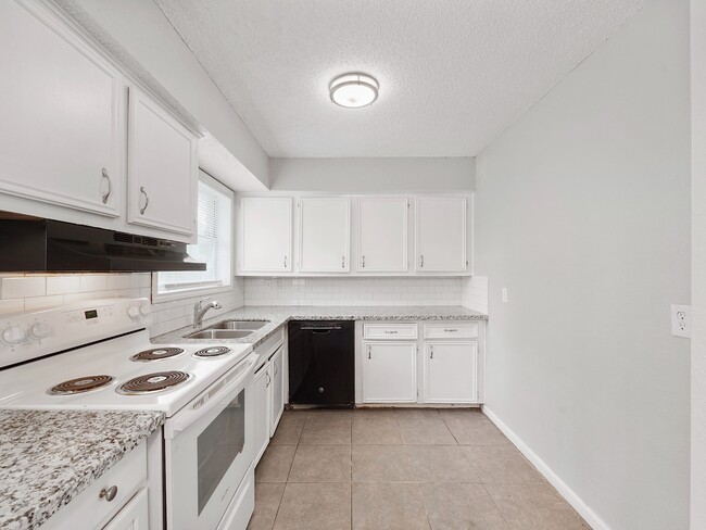 Building Photo - 3006 14th Ave N