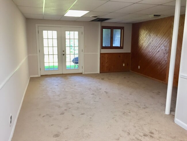 Building Photo - Townhouse minutes from Wake Forest University! MOVE IN SPECIAL!!