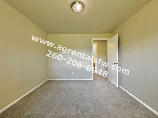 Building Photo - 4 bedroom House