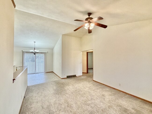 Building Photo - 2402 Stonefield Ln