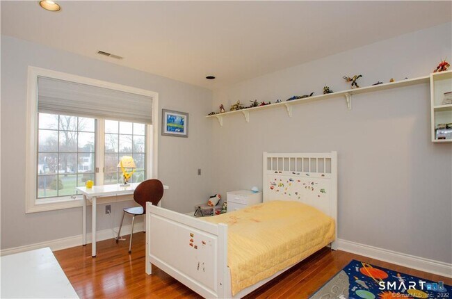 Building Photo - 4 Buckingham Ln