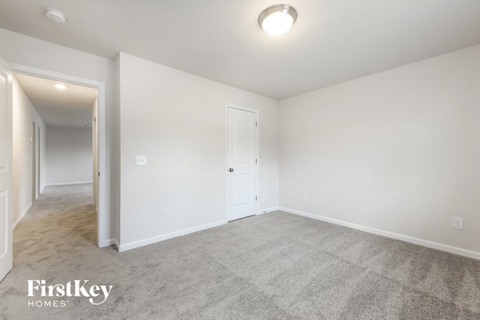 Building Photo - 586 Hillpark Ln