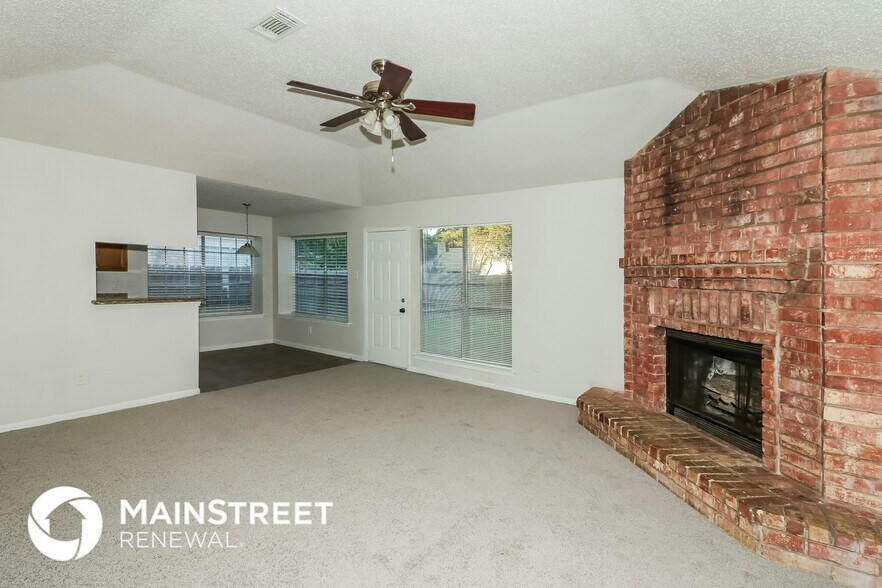 Building Photo - 18926 Sandia Pines Dr