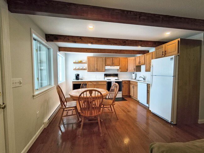 Building Photo - 1330 Lake St