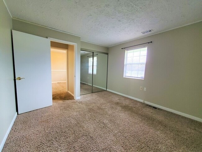 Building Photo - 1915 Little Ave