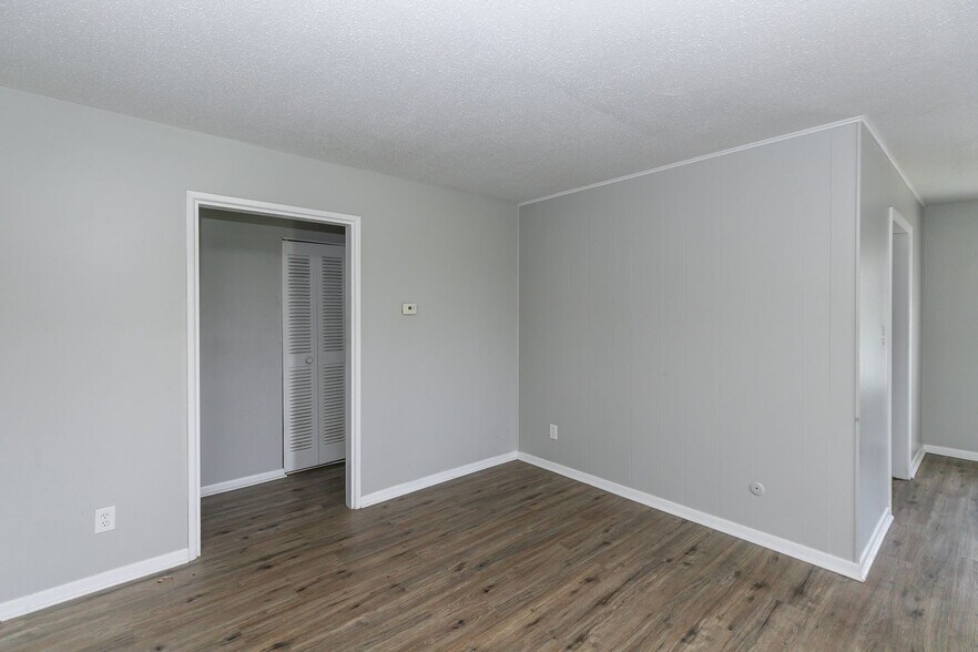 Building Photo - 5101 NE Chouteau Trafficway