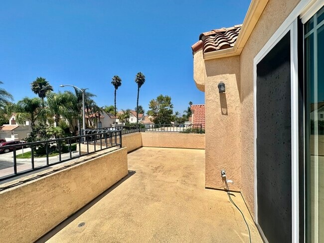 Building Photo - Spacious Updated Home In Desirable 92029 I...