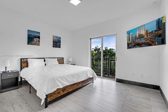 Building Photo - 15450 NW 2nd Ave