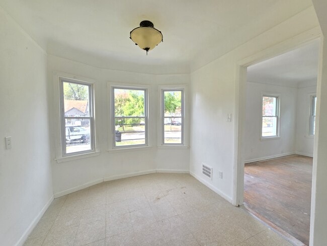 Building Photo - 16740 Stahelin Ave