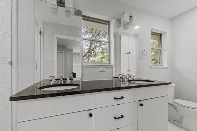 Building Photo - Tarrytown STUNNER!!!