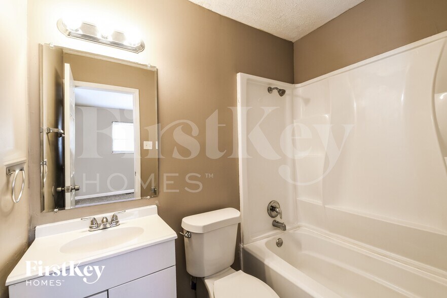 Building Photo - 6 Thornton Abby Rd