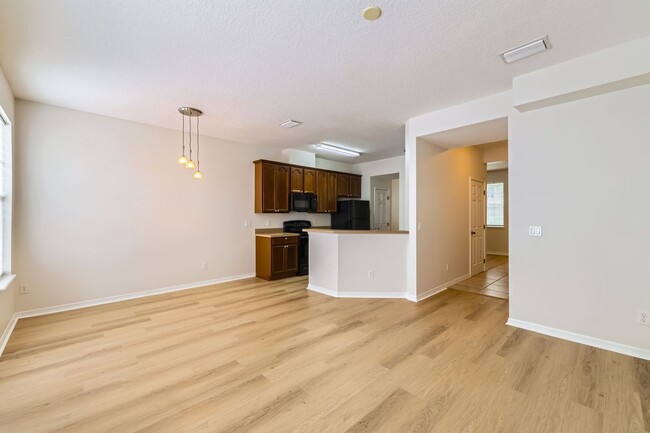 Building Photo - Windermere townhouse