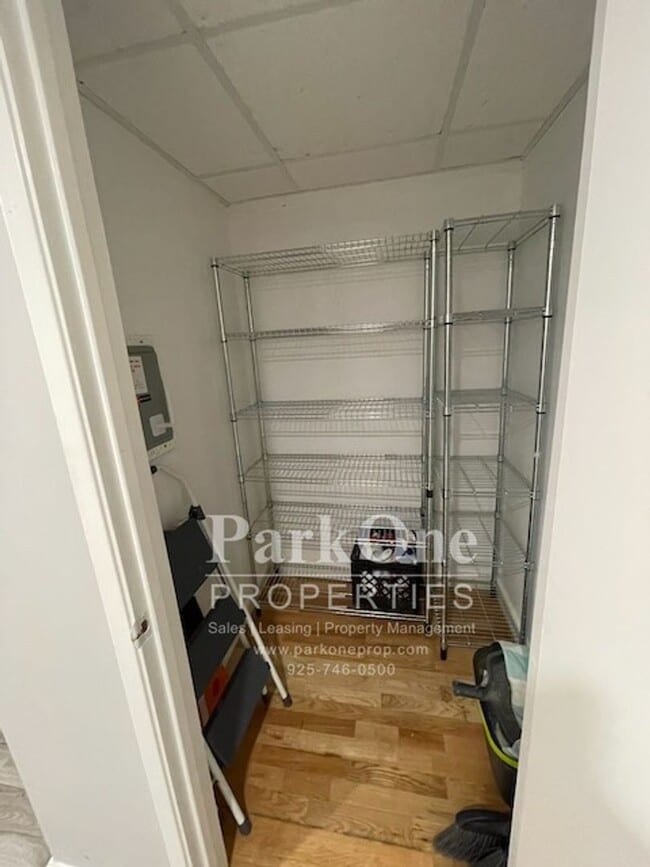 Building Photo - Spacious Condo Near Downtown Walnut Creek ...