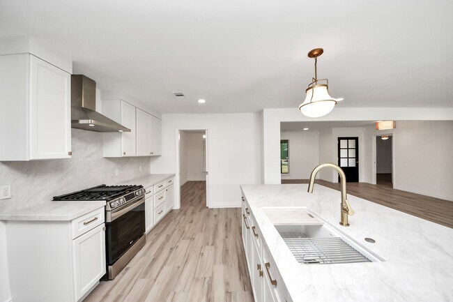 Building Photo - 10227 Metronome Dr