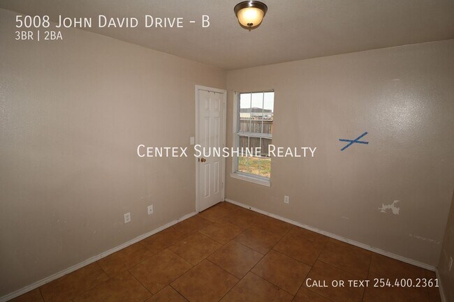 Building Photo - 5008 John David Dr