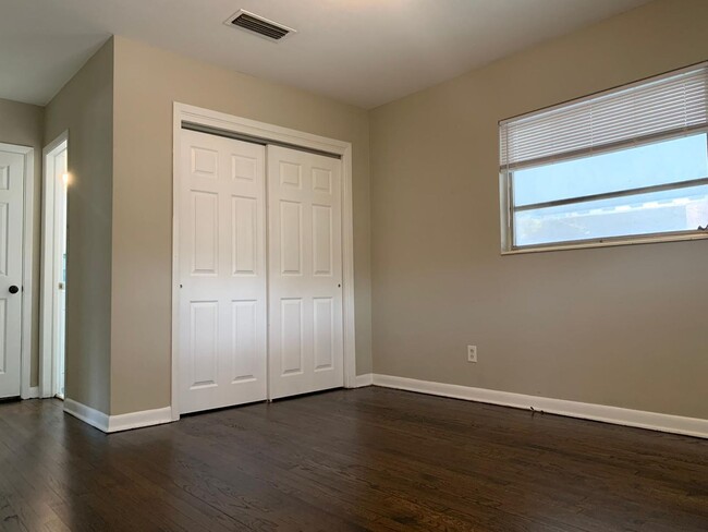 Building Photo - 4 Bedroom 2 Bath Spacious Home