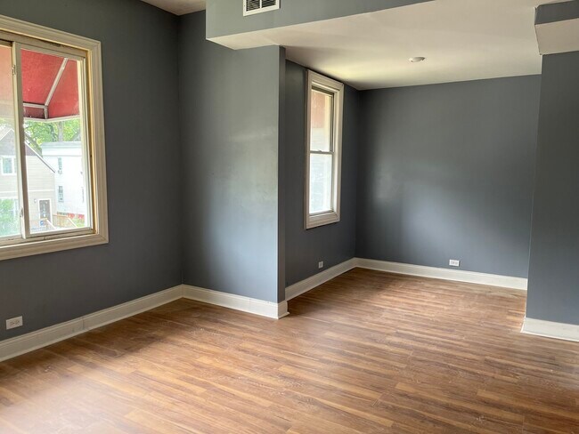 Building Photo - 648 W 60th St