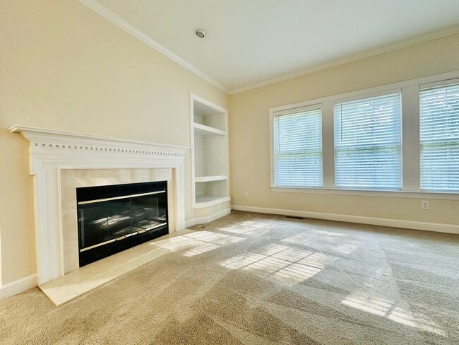 Building Photo - 5 BD, 4 BA Beautiful Wakefield Home