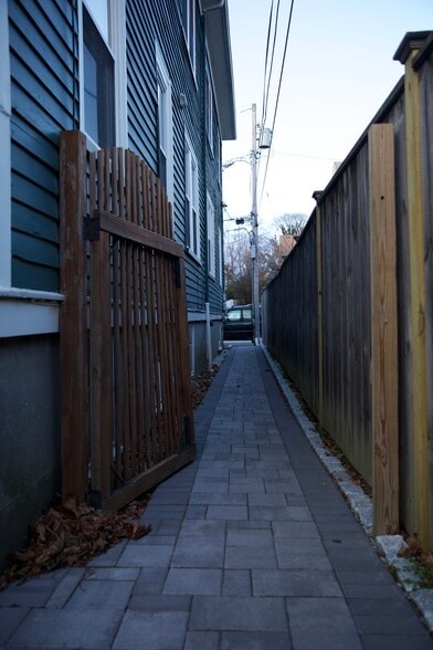 Building Photo - 4 Newport Ave