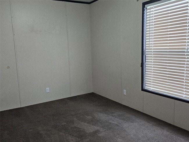 Building Photo - 136 Navasota Dr