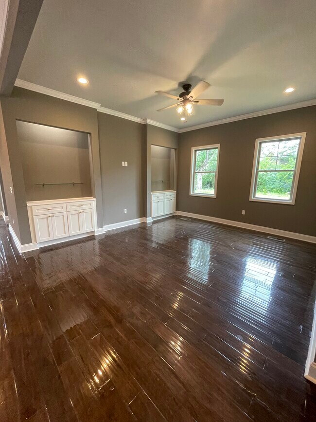 Building Photo - 1515 Chamberlain Ave